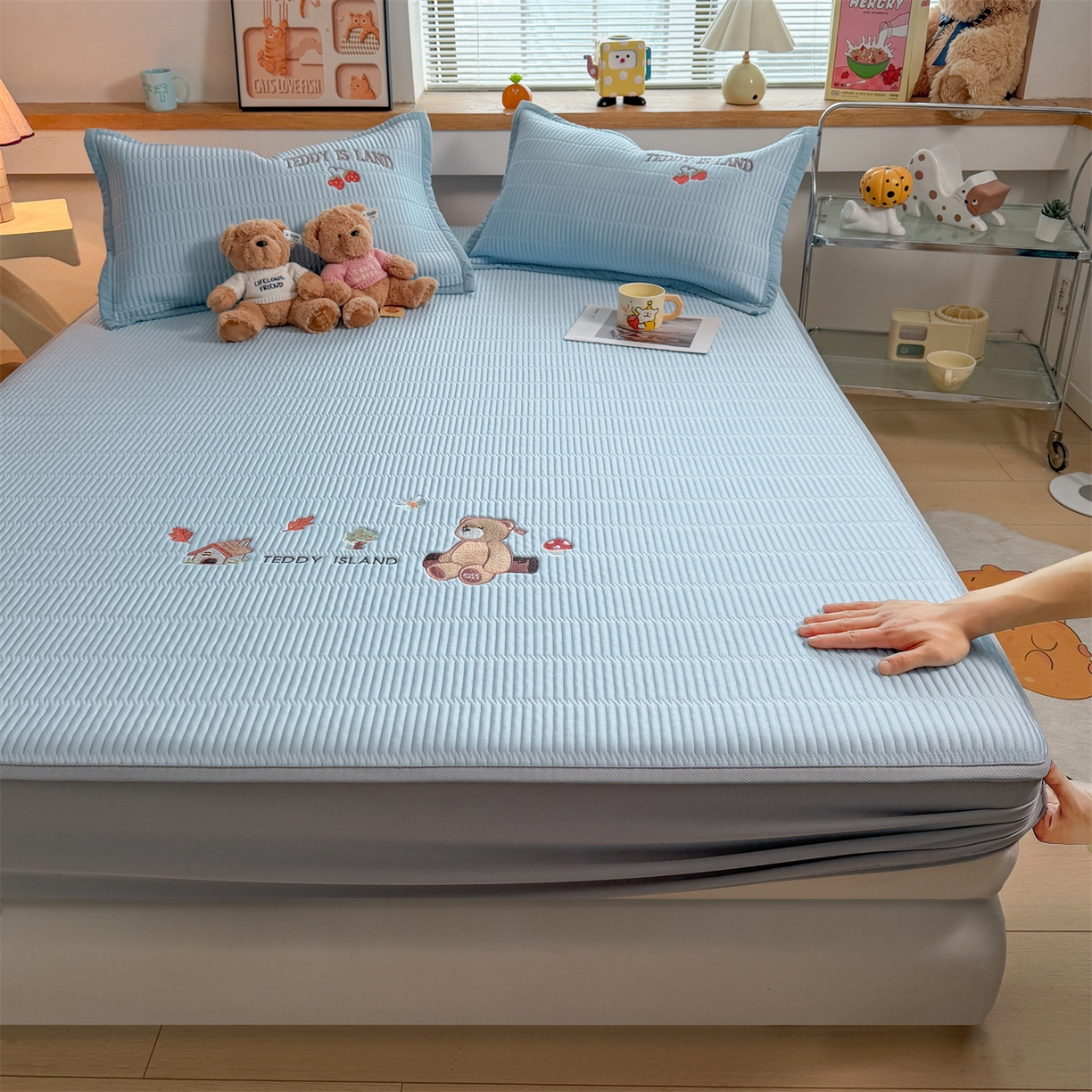 源舍家纺 2026新款A类高端刺绣pe乙纶冰豆豆席空调软席爱兰系列正版授权（提供买家秀） 蓝屿泰迪-蓝 床笠款