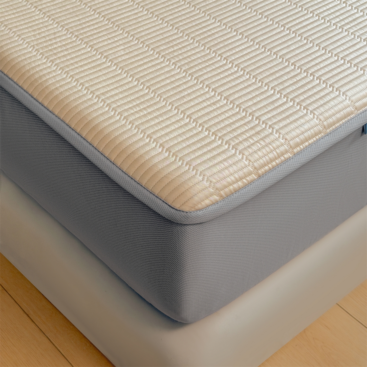 91家纺网 家纺一手货源 找家纺 源舍家纺 2026新款A类高端刺绣pe乙纶冰豆豆席空调软席爱兰系列正版授权（提供买家秀） 青屿熊语-米白 床笠款