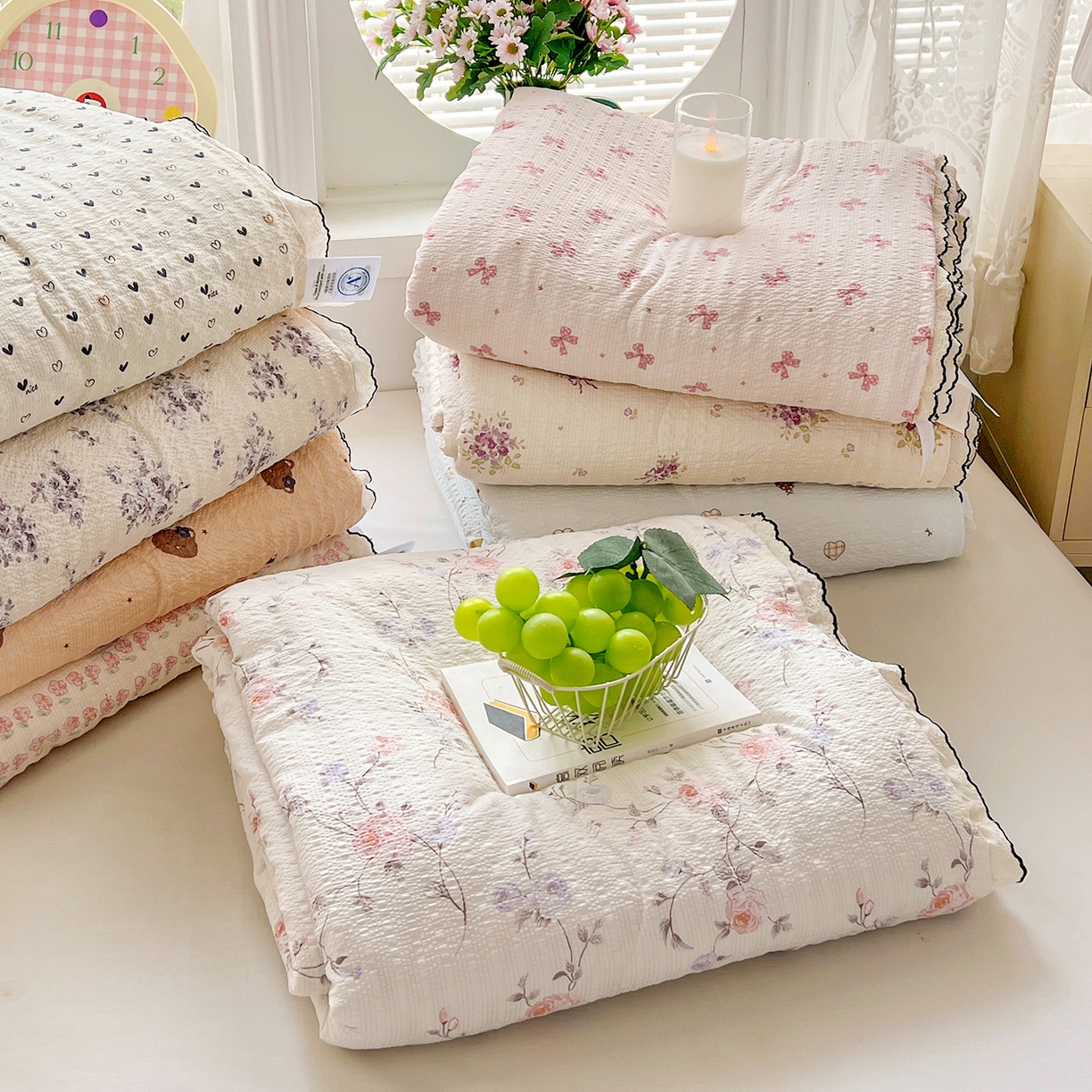 91家纺网 家纺一手货源 找家纺 （总）金梦拉家纺 2026新款泡芙纱全棉小黑花边夏被四件套