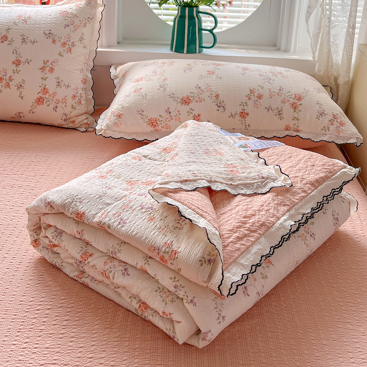 91家纺网 家纺一手货源 找家纺 （总）金梦拉家纺 2026新款泡芙纱全棉小黑花边夏被四件套