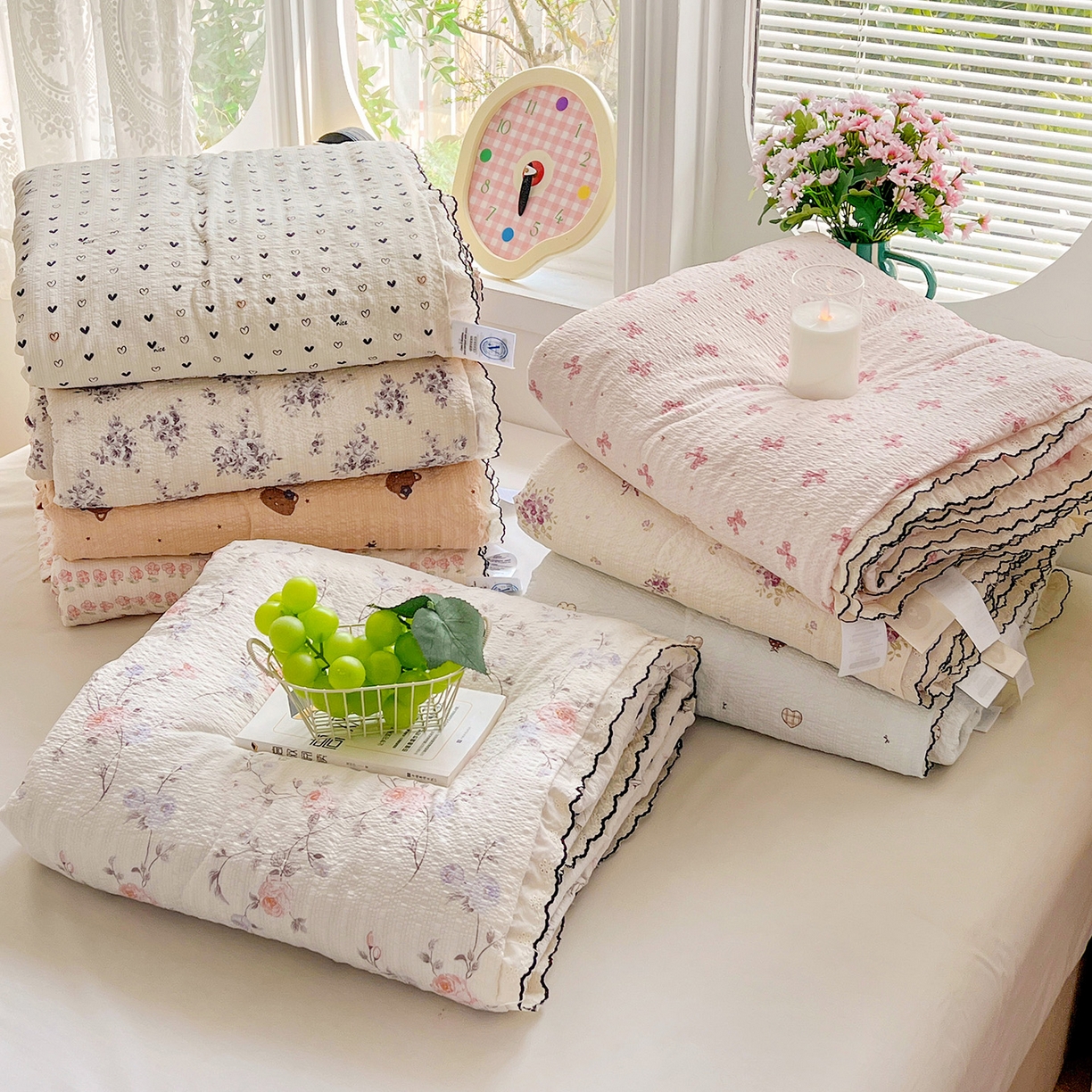 91家纺网 家纺一手货源 找家纺 金梦拉家纺 2026新款泡芙纱全棉小黑花边夏被四件套 组合图