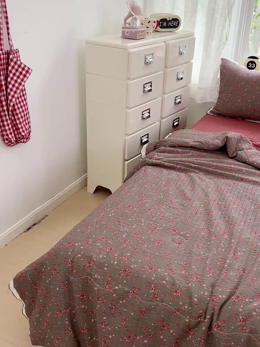 91家纺网 家纺一手货源 找家纺 金梦拉家纺 2026新款泡芙纱全棉小黑花边夏被四件套 朵拉