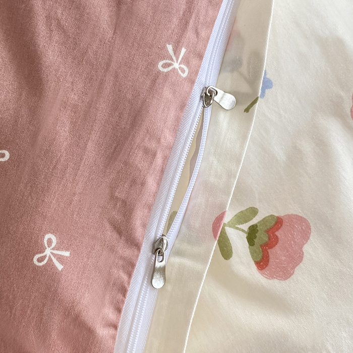 91家纺网 家纺一手货源 找家纺 宇彬家纺 2026直播新款13372A类全棉纯棉印花单双人被套喷气小清新简约热款学生被罩 湘音-粉