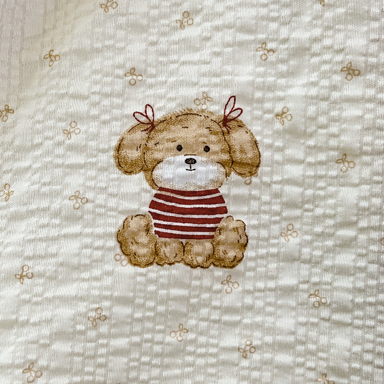 91家纺网 家纺一手货源 找家纺 金梦拉家纺 2026新款泡芙纱全棉小黑花边夏被四件套 可爱泰迪