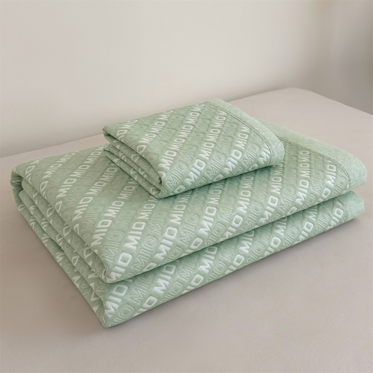 91家纺网 家纺一手货源 找家纺 源舍家纺 2026新款A类高端pe双面乙纶冰豆豆凉席空调软席摩登MIO系列（提供买家秀） 摩登MIO-绿 床席款