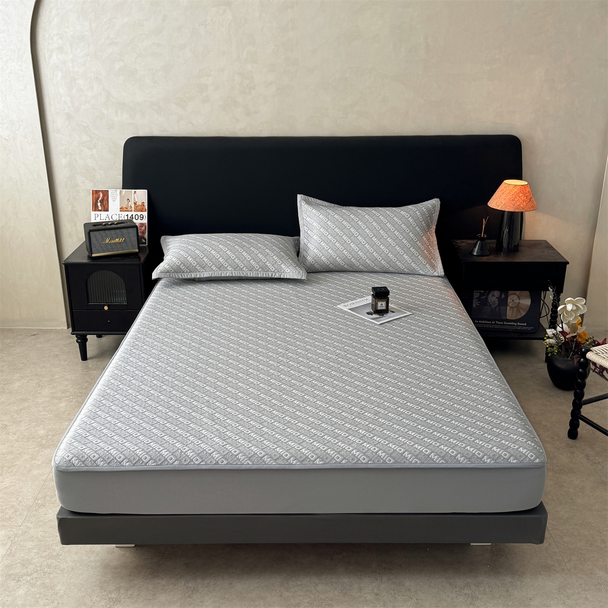 91家纺网 家纺一手货源 找家纺 源舍家纺 2026新款A类高端pe双面乙纶冰豆豆凉席空调软席摩登MIO系列（提供买家秀） 摩登MIO-灰 床笠款