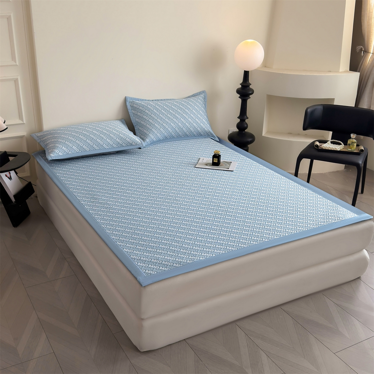 91家纺网 家纺一手货源 找家纺 源舍家纺 2026新款A类高端pe双面乙纶冰豆豆凉席空调软席摩登MIO系列（提供买家秀） 摩登MIO-蓝 床席款