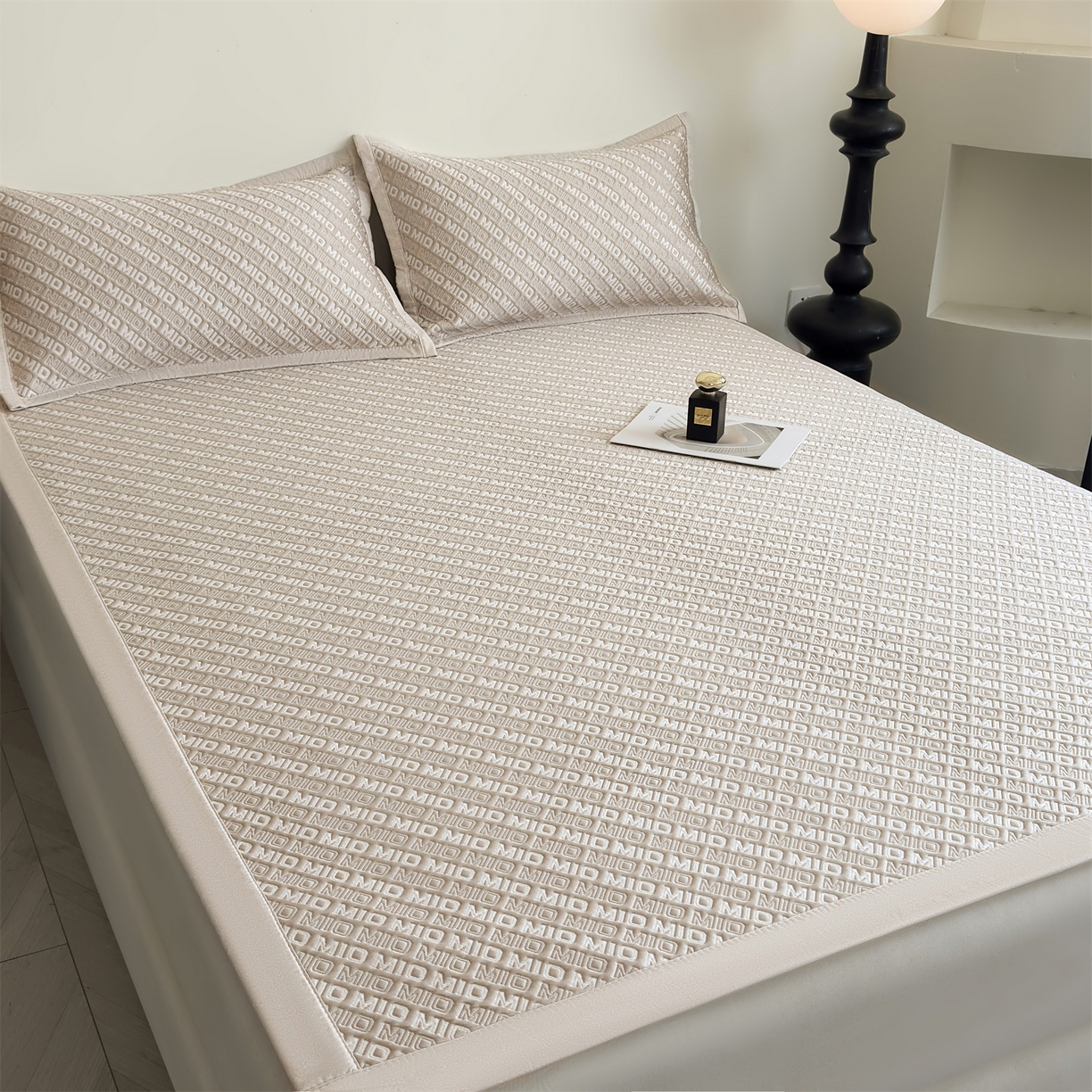 91家纺网 家纺一手货源 找家纺 源舍家纺 2026新款A类高端pe双面乙纶冰豆豆凉席空调软席摩登MIO系列（提供买家秀） 摩登MIO-卡其 床席款