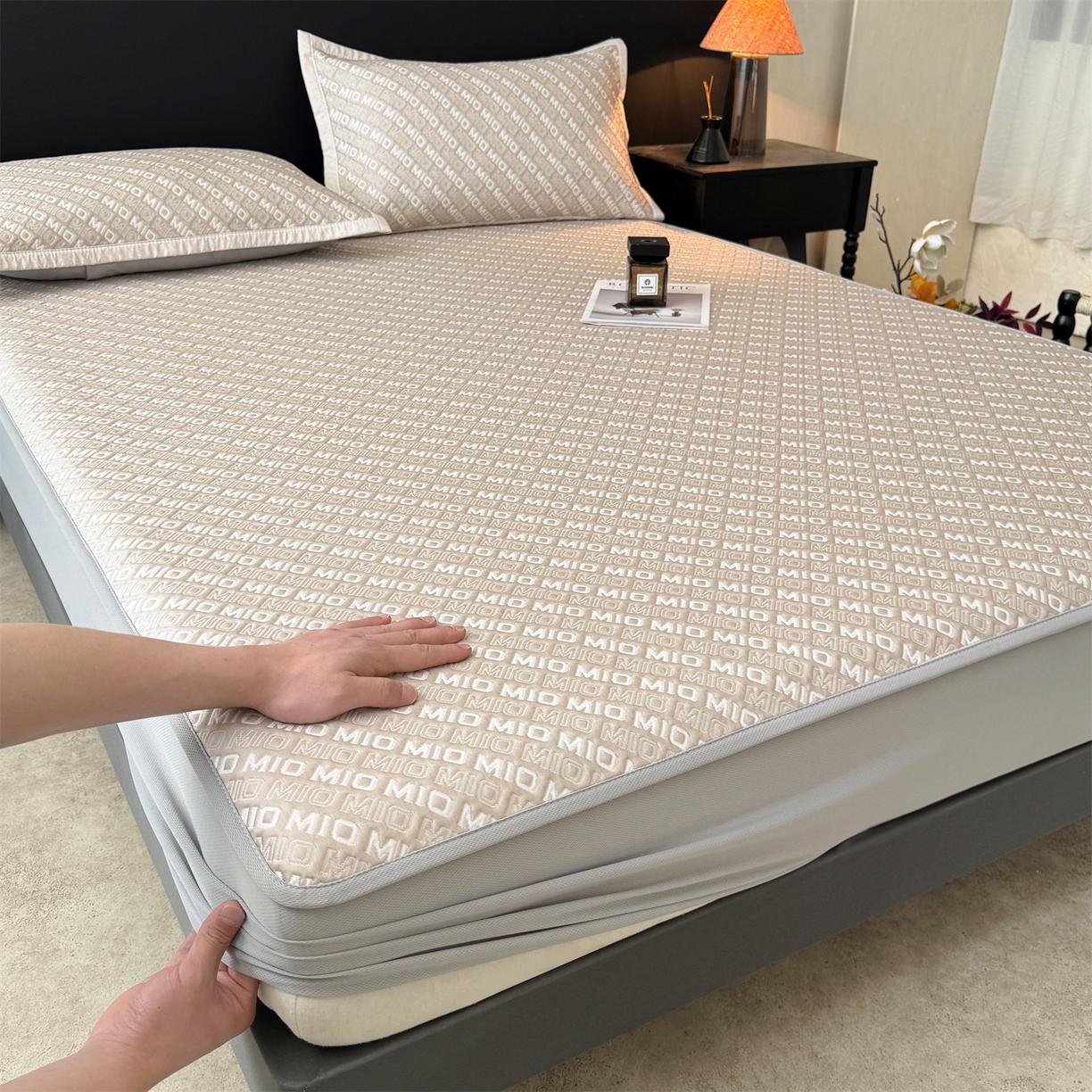 源舍家纺 2026新款A类高端pe双面乙纶冰豆豆凉席空调软席摩登MIO系列（提供买家秀） 摩登MIO-卡其 床笠款