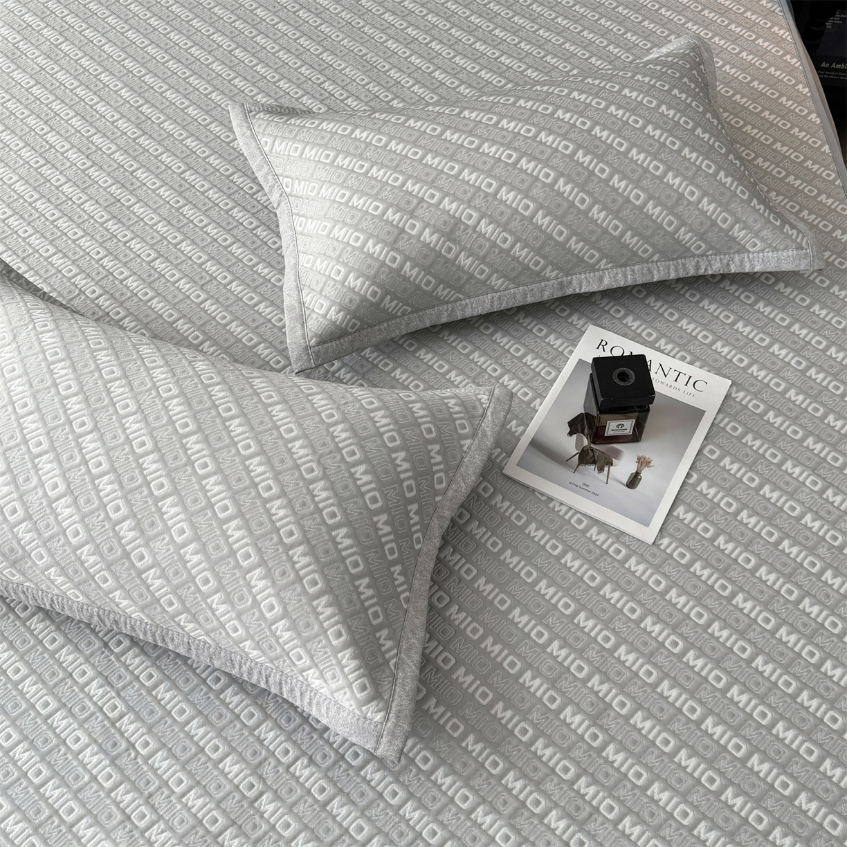 91家纺网 家纺一手货源 找家纺 源舍家纺 2026新款A类高端pe双面乙纶冰豆豆凉席空调软席摩登MIO系列（提供买家秀） 摩登MIO-灰 床笠款