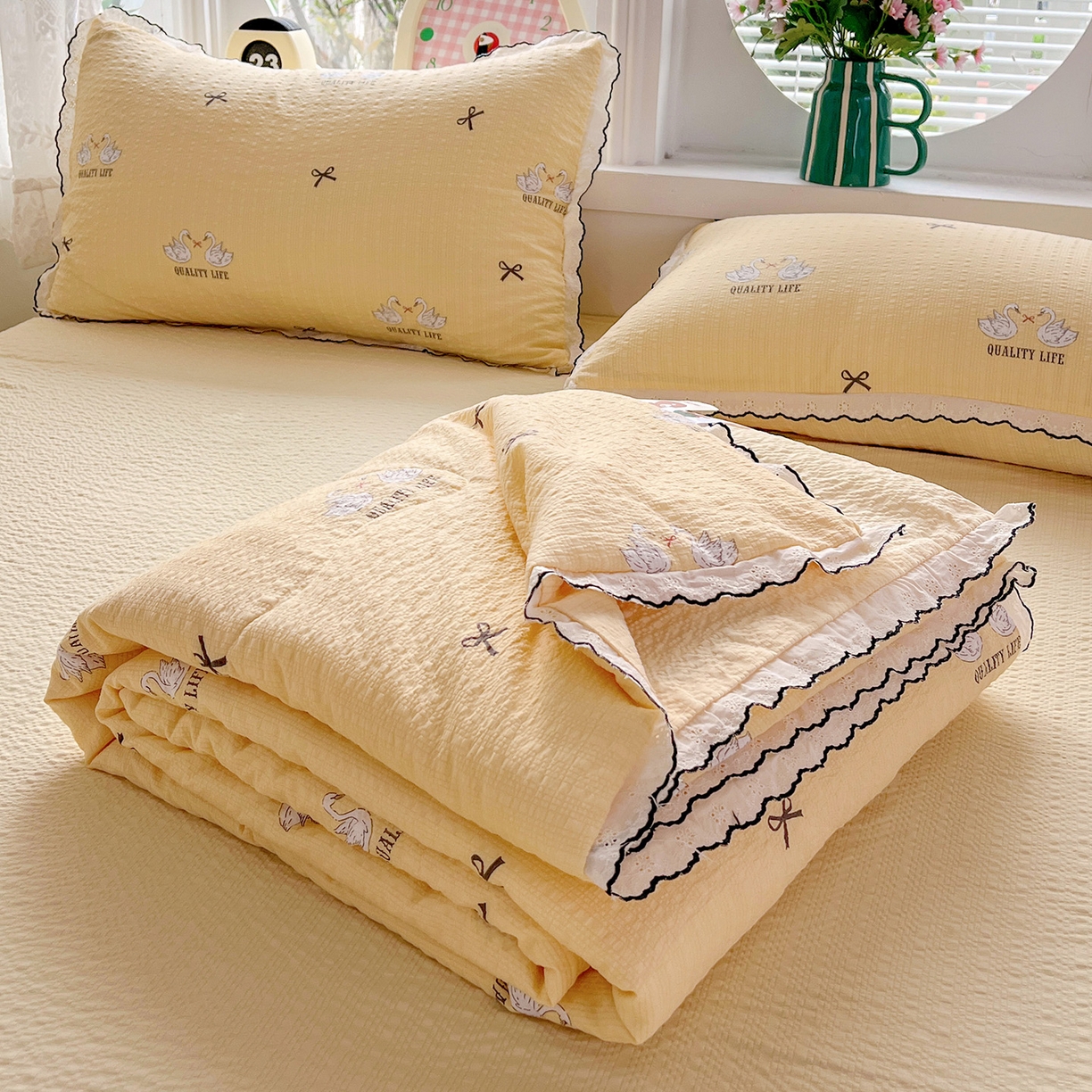 金梦拉家纺 2026新款泡芙纱全棉小黑花边夏被四件套 星辰羽翼