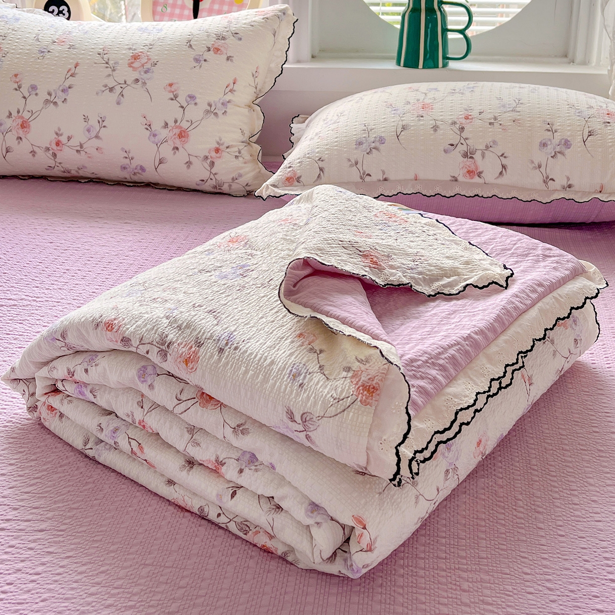 金梦拉家纺 2026新款泡芙纱全棉小黑花边夏被四件套 伊水芙蓉