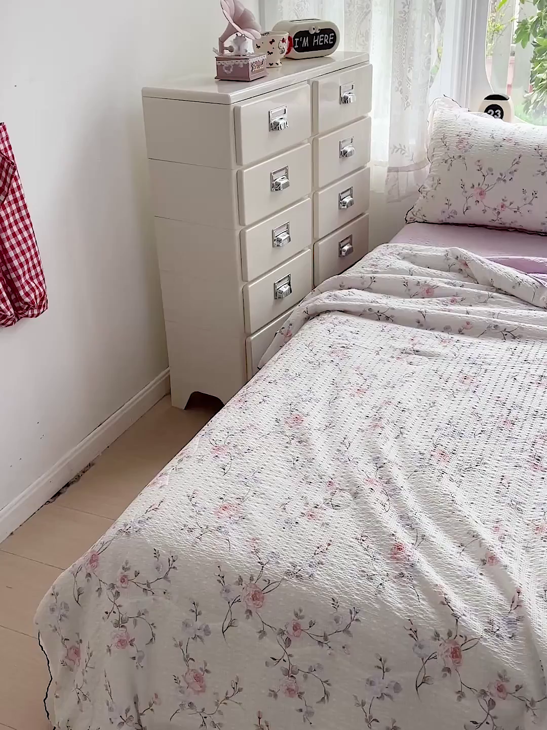 91家纺网 家纺一手货源 找家纺 金梦拉家纺 2026新款泡芙纱全棉小黑花边夏被四件套 伊水芙蓉