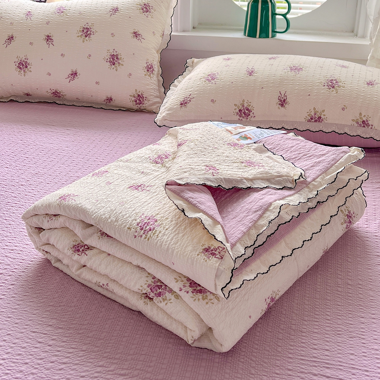 金梦拉家纺 2026新款泡芙纱全棉小黑花边夏被四件套 紫风铃