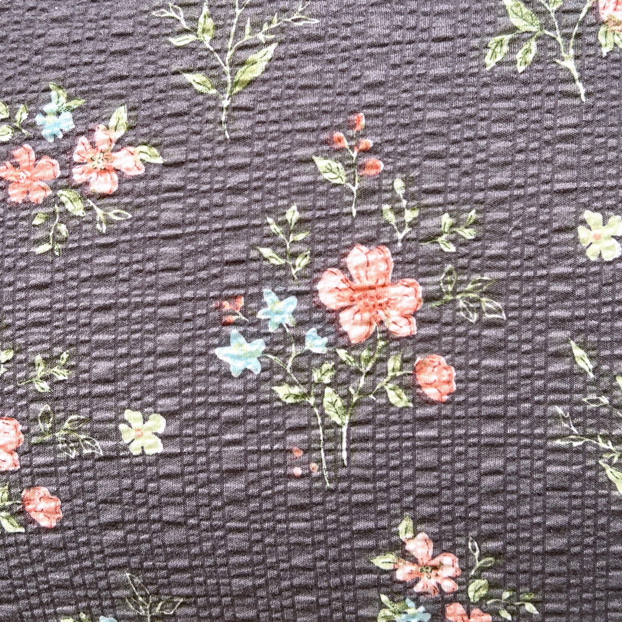 91家纺网 家纺一手货源 找家纺 金梦拉家纺 2026新款泡芙纱全棉小黑花边夏被四件套 紫花开