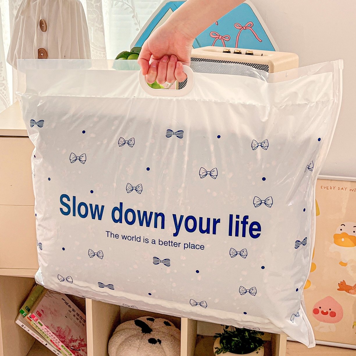 91家纺网 家纺一手货源 找家纺 金梦拉家纺 2026新款泡芙纱全棉小黑花边夏被四件套 手提袋