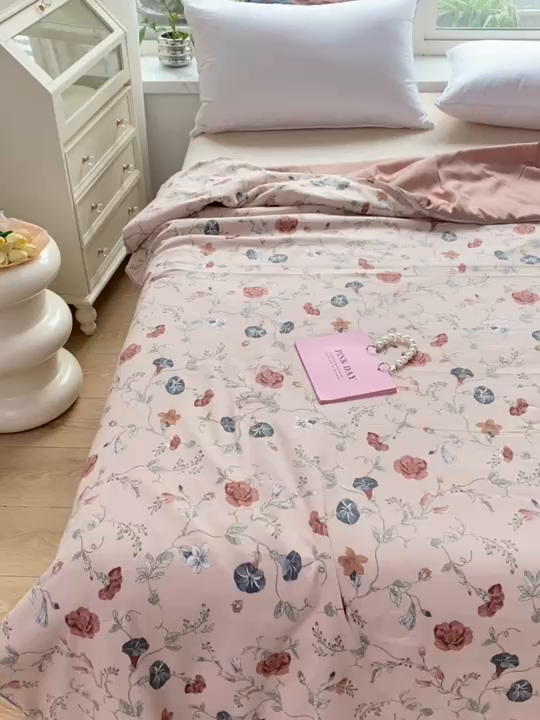 91家纺网 家纺一手货源 找家纺 畅畅家纺 2026新款A类水洗棉麻双层纱夏被夏凉被空调被四件套 夕颜