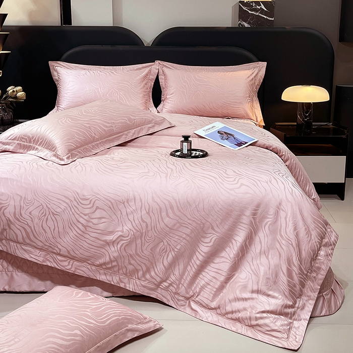 91家纺网 家纺一手货源 找家纺 畅畅家纺 2026新款高档100支长绒棉高定提花夹棉床盖纯色四件套 雅颂-粉