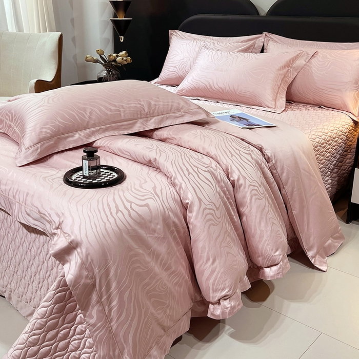 91家纺网 家纺一手货源 找家纺 畅畅家纺 2026新款高档100支长绒棉高定提花夹棉床盖纯色四件套 雅颂-粉