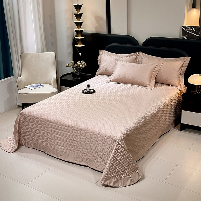 91家纺网 家纺一手货源 找家纺 畅畅家纺 2026新款高档100支长绒棉高定提花夹棉床盖纯色四件套 罗维娜-香槟