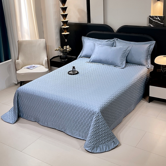 91家纺网 家纺一手货源 找家纺 畅畅家纺 2026新款高档100支长绒棉高定提花夹棉床盖纯色四件套 花屿间-兰