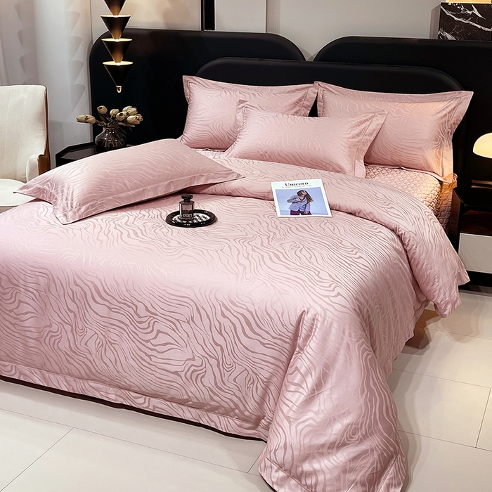 91家纺网 家纺一手货源 找家纺 畅畅家纺 2026新款高档100支长绒棉高定提花夹棉床盖纯色四件套 雅颂-粉