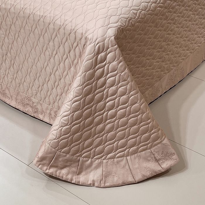 91家纺网 家纺一手货源 找家纺 畅畅家纺 2026新款高档100支长绒棉高定提花夹棉床盖纯色四件套 罗维娜-香槟