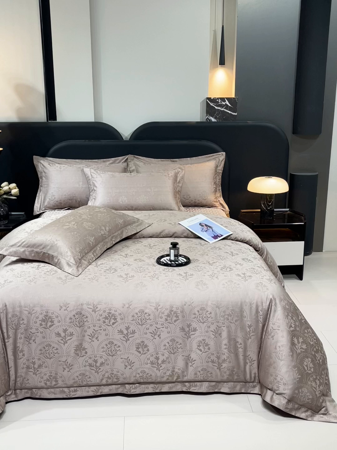 91家纺网 家纺一手货源 找家纺 畅畅家纺 2026新款高档100支长绒棉高定提花夹棉床盖纯色四件套 锦枝-咖