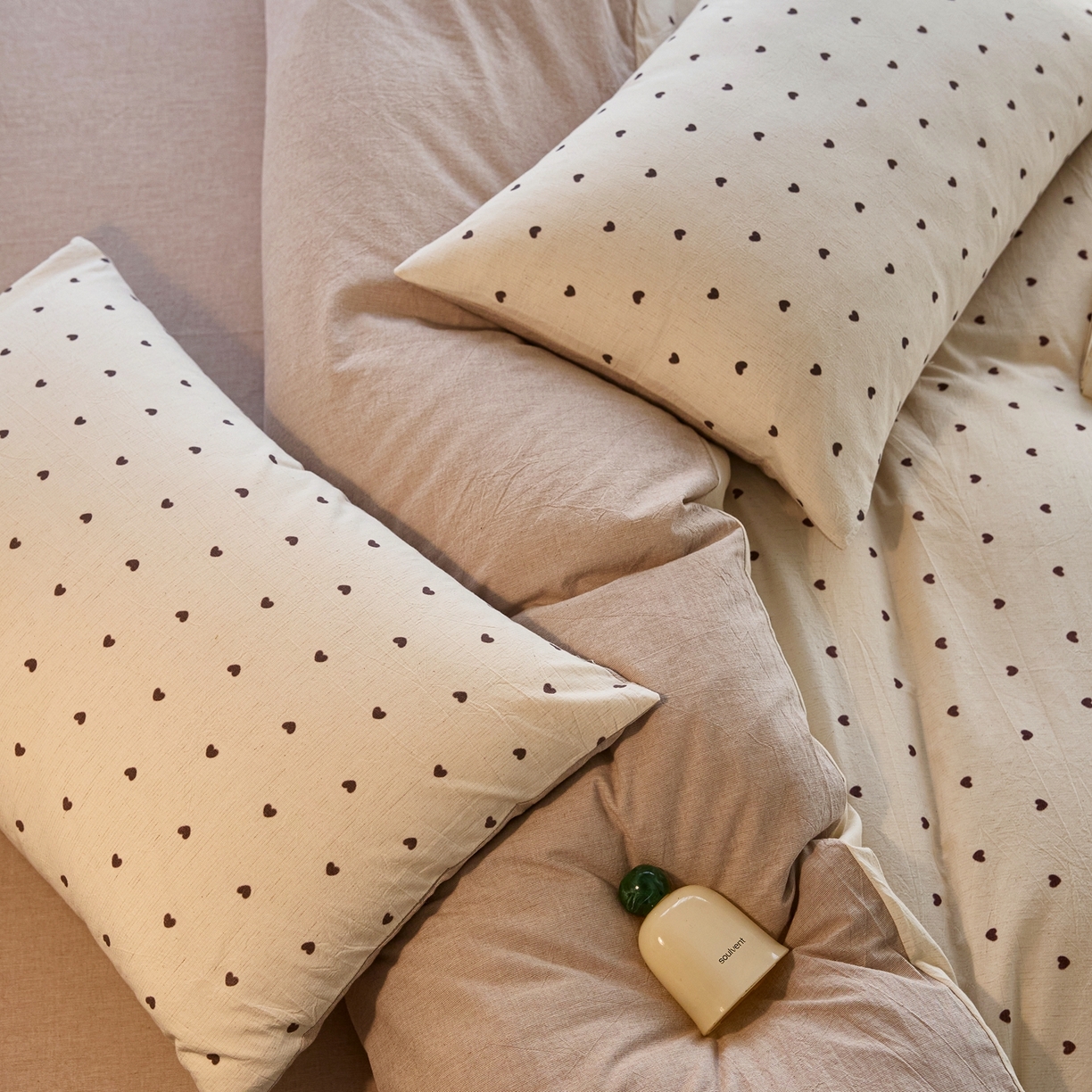 91家纺网 家纺一手货源 找家纺 亿梵家居 2026春夏新款A类棉麻印花四件套 爱心律动