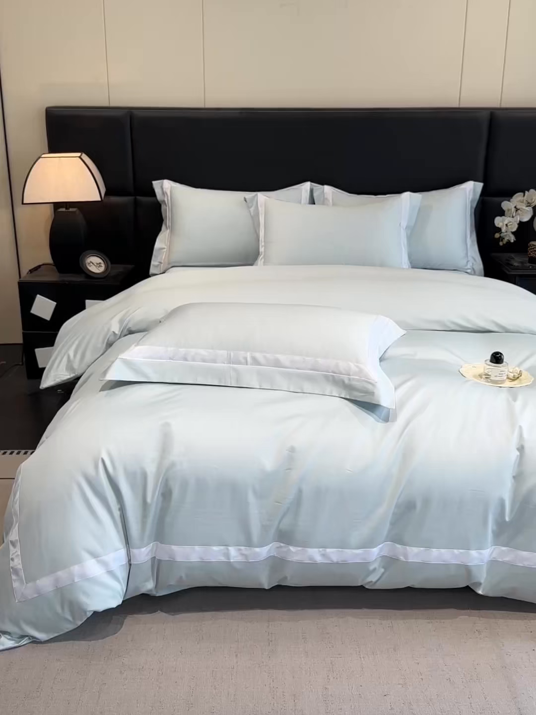 91家纺网 家纺一手货源 找家纺 苏源家居 2026新款夏季酒店风水洗天丝织带款冰丝被套四件套-慕尚 慕尚-浅蓝