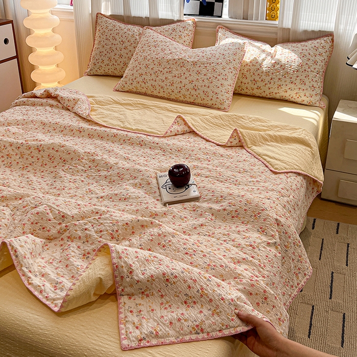 91家纺网 家纺一手货源 找家纺 （总）一比一家纺 2026春夏新款三角针泡芙纱夏被夏凉被空调被四件套