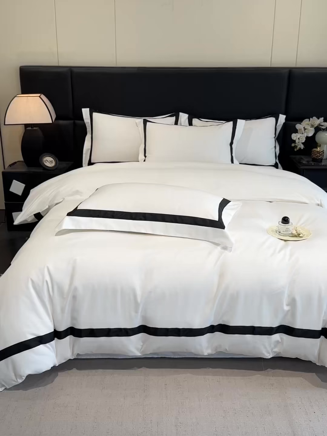 91家纺网 家纺一手货源 找家纺 苏源家居 2026新款夏季酒店风水洗天丝织带款冰丝被套四件套-慕尚 慕尚-雅白