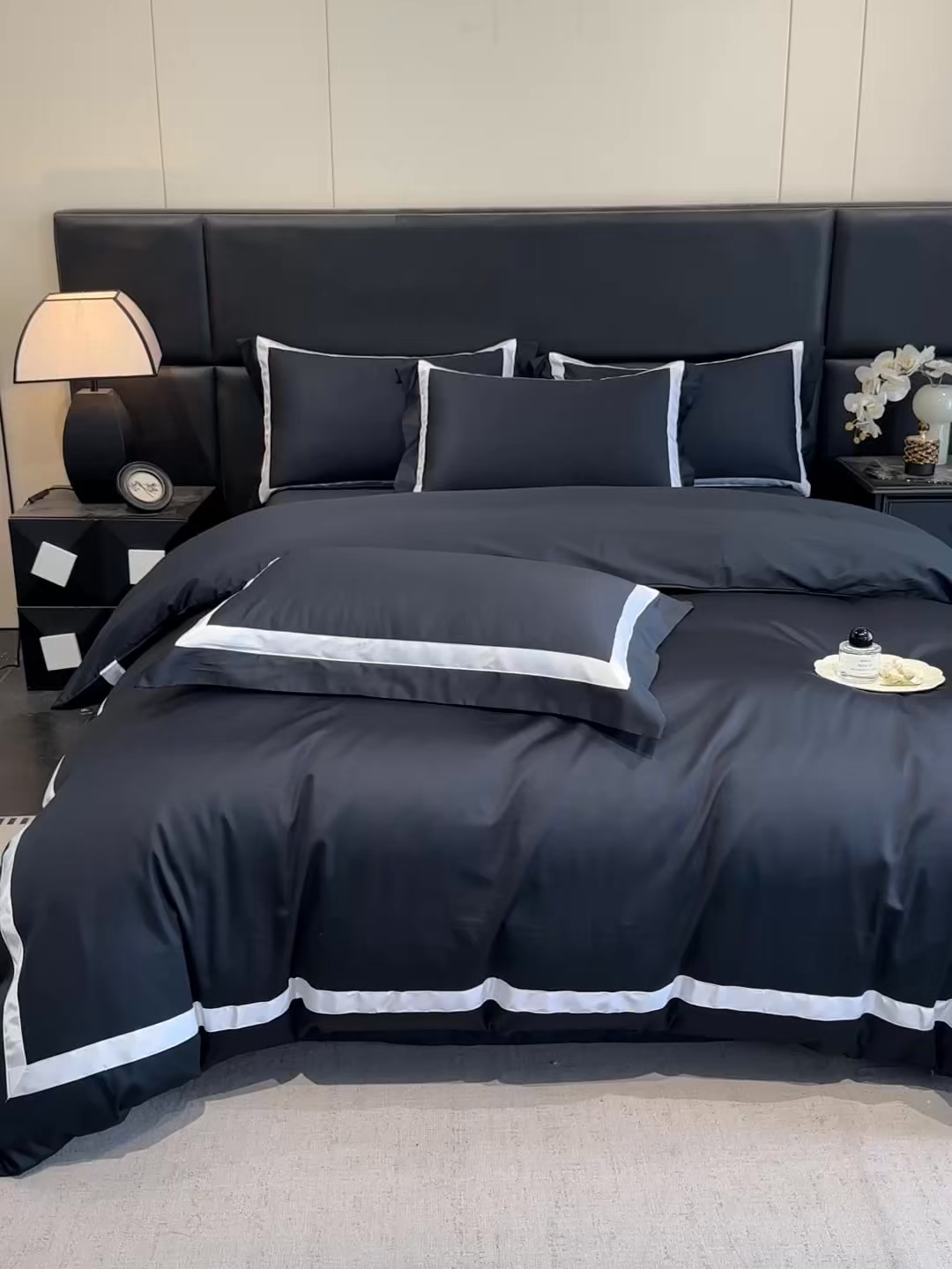 91家纺网 家纺一手货源 找家纺 苏源家居 2026新款夏季酒店风水洗天丝织带款冰丝被套四件套-慕尚 慕尚-素黑