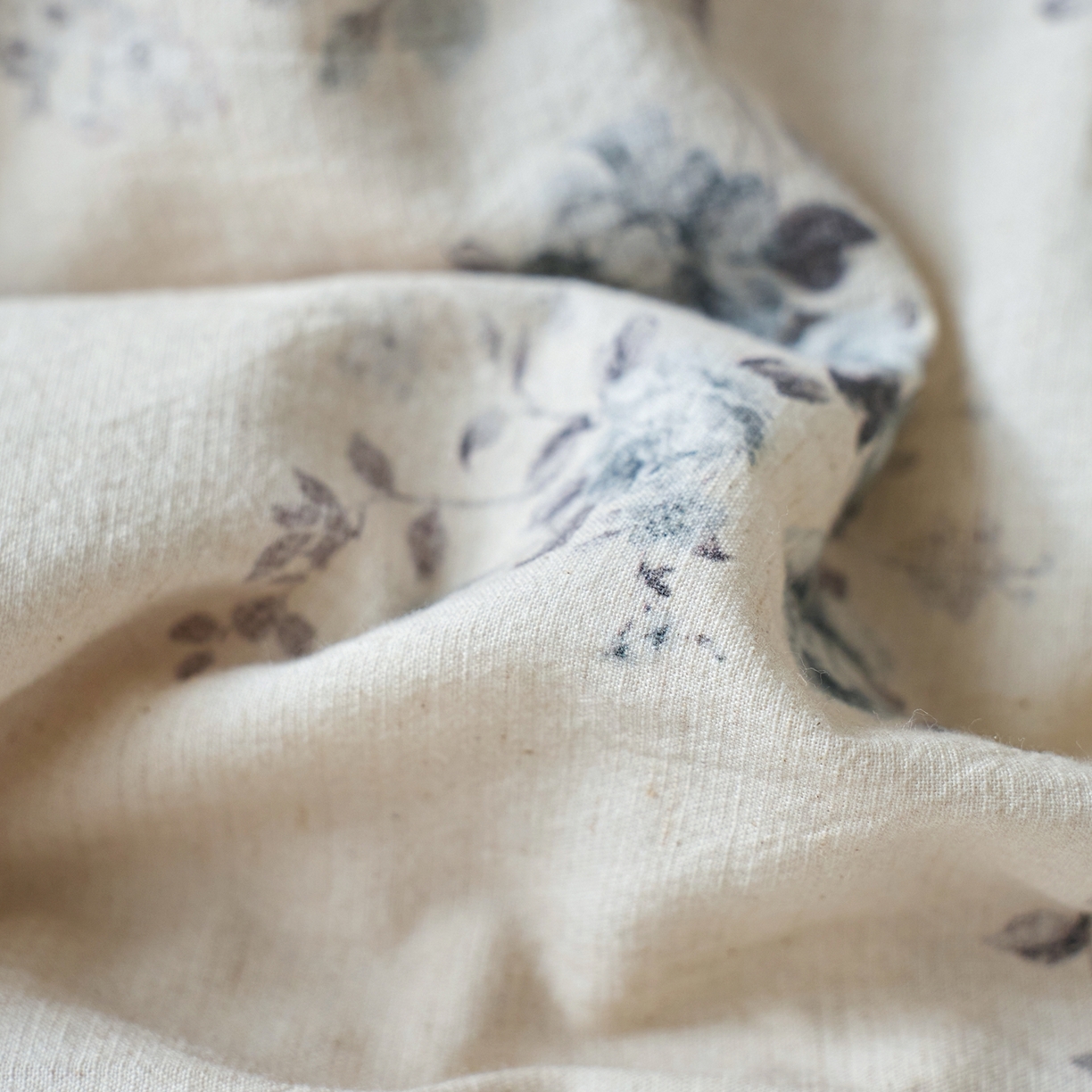 91家纺网 家纺一手货源 找家纺 亿梵家居 2026春夏新款A类棉麻印花四件套 法式风情