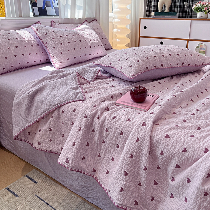 91家纺网 家纺一手货源 找家纺 一比一家纺 2026春夏新款三角针泡芙纱夏被夏凉被空调被四件套 三角针夏被-爱心紫