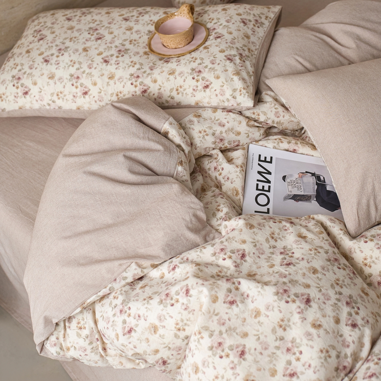 91家纺网 家纺一手货源 找家纺 亿梵家居 2026春夏新款A类棉麻印花四件套 红唇之吻