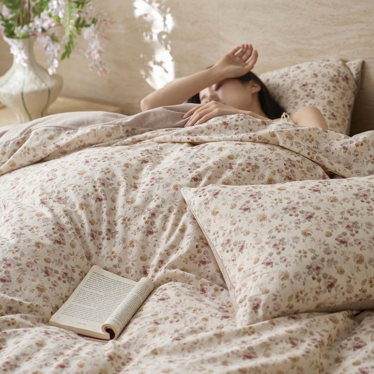 91家纺网 家纺一手货源 找家纺 亿梵家居 2026春夏新款A类棉麻印花四件套 红唇之吻