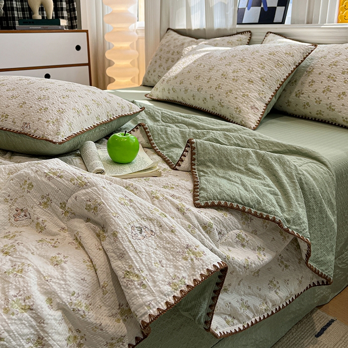 91家纺网 家纺一手货源 找家纺 一比一家纺 2026春夏新款三角针泡芙纱夏被夏凉被空调被四件套 三角针夏被-春日小兔