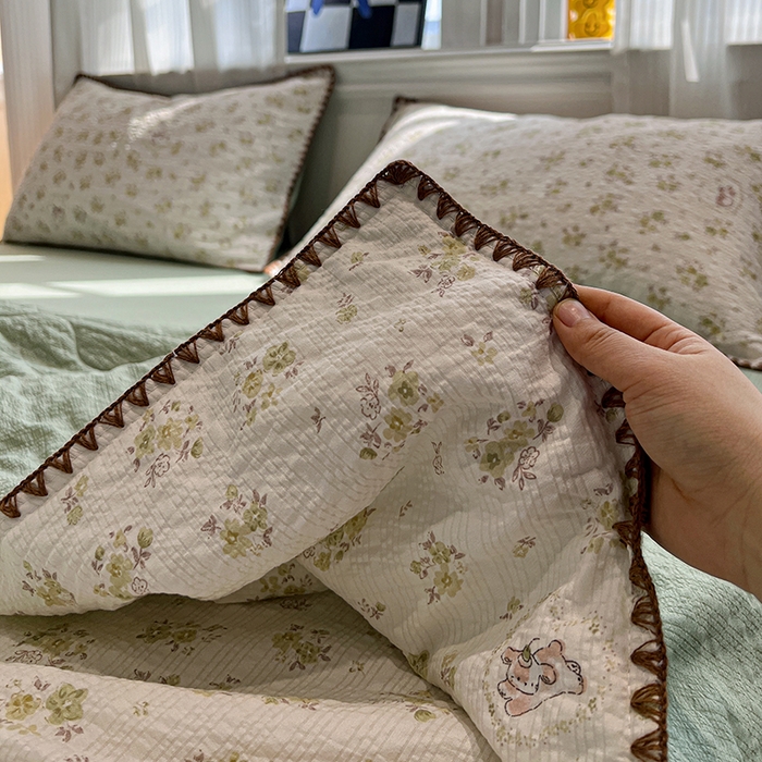 91家纺网 家纺一手货源 找家纺 一比一家纺 2026春夏新款三角针泡芙纱夏被夏凉被空调被四件套 三角针夏被-春日小兔