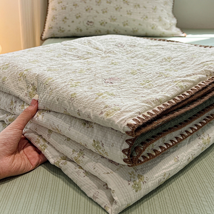 91家纺网 家纺一手货源 找家纺 一比一家纺 2026春夏新款三角针泡芙纱夏被夏凉被空调被四件套 三角针夏被-春日小兔