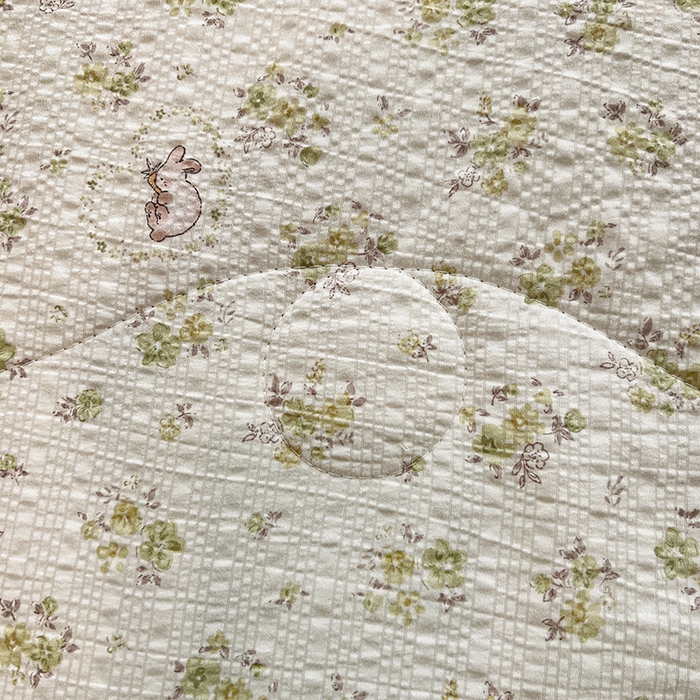 91家纺网 家纺一手货源 找家纺 一比一家纺 2026春夏新款三角针泡芙纱夏被夏凉被空调被四件套 三角针夏被-春日小兔