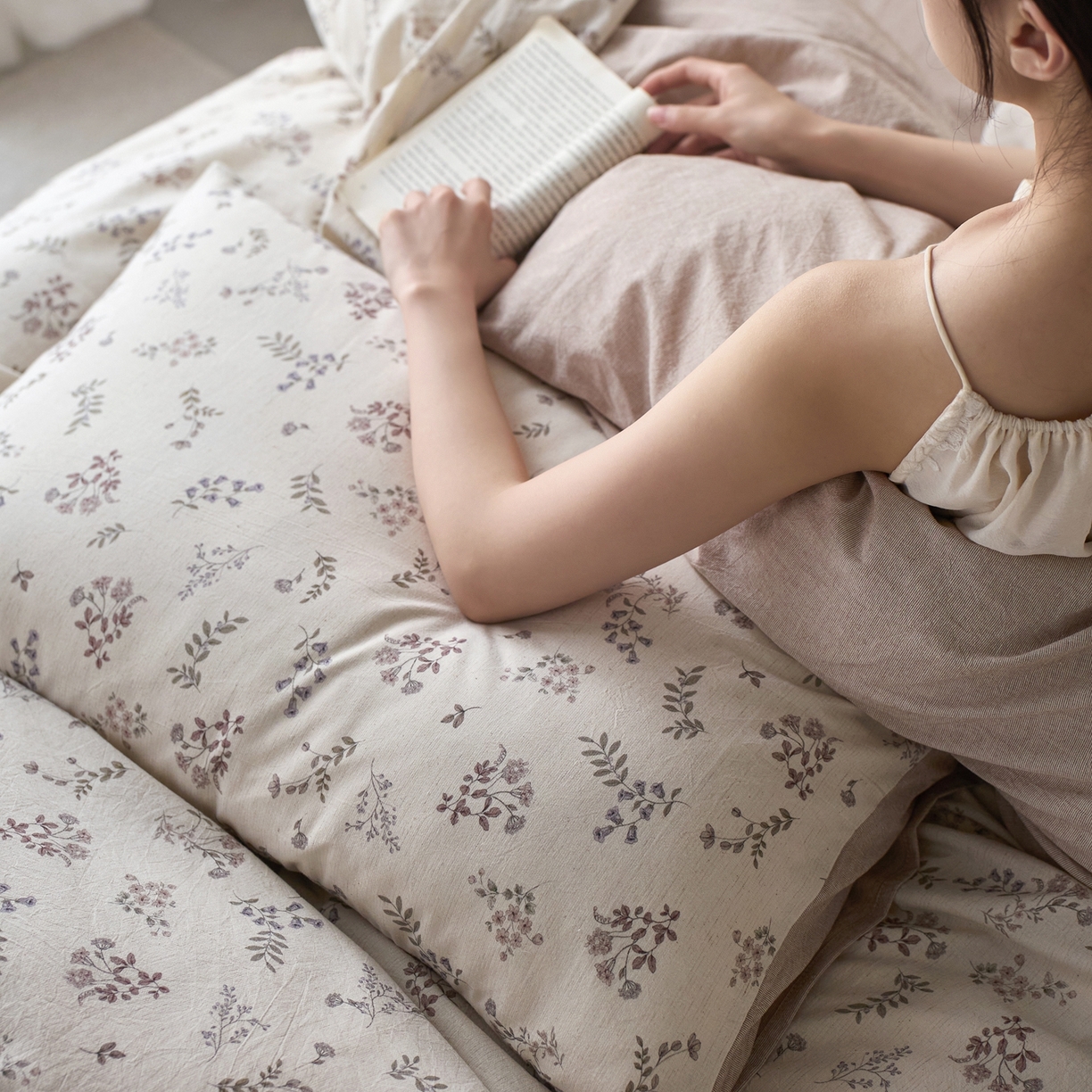 91家纺网 家纺一手货源 找家纺 亿梵家居 2026春夏新款A类棉麻印花四件套 花间微澜