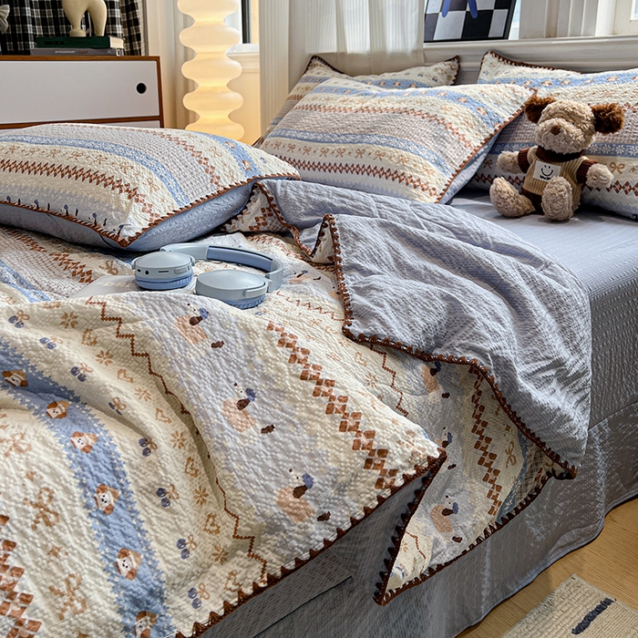 91家纺网 家纺一手货源 找家纺 一比一家纺 2026春夏新款三角针泡芙纱夏被夏凉被空调被四件套 三角针夏被-费尔岛蓝