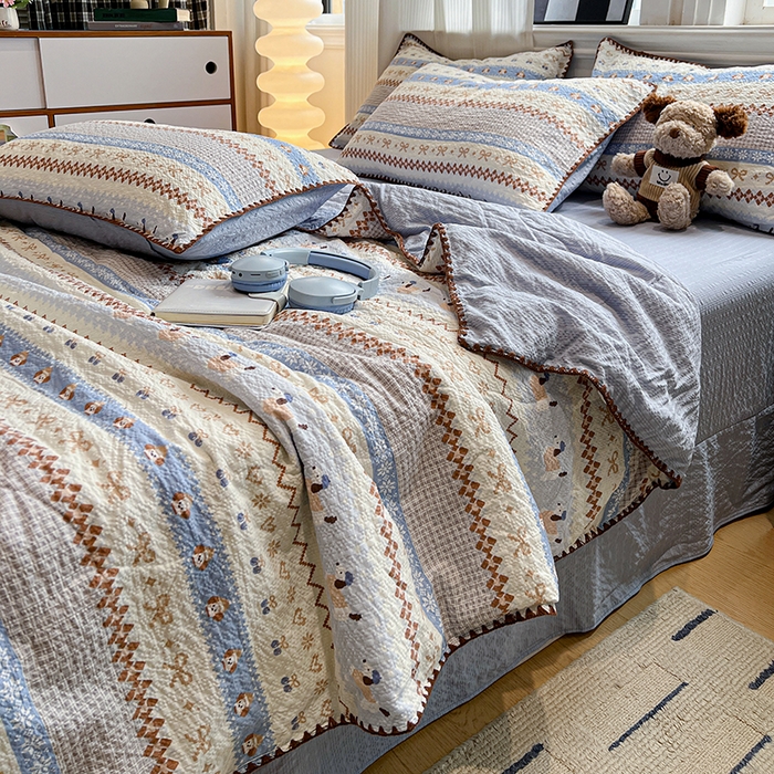 91家纺网 家纺一手货源 找家纺 一比一家纺 2026春夏新款三角针泡芙纱夏被夏凉被空调被四件套 三角针夏被-费尔岛蓝