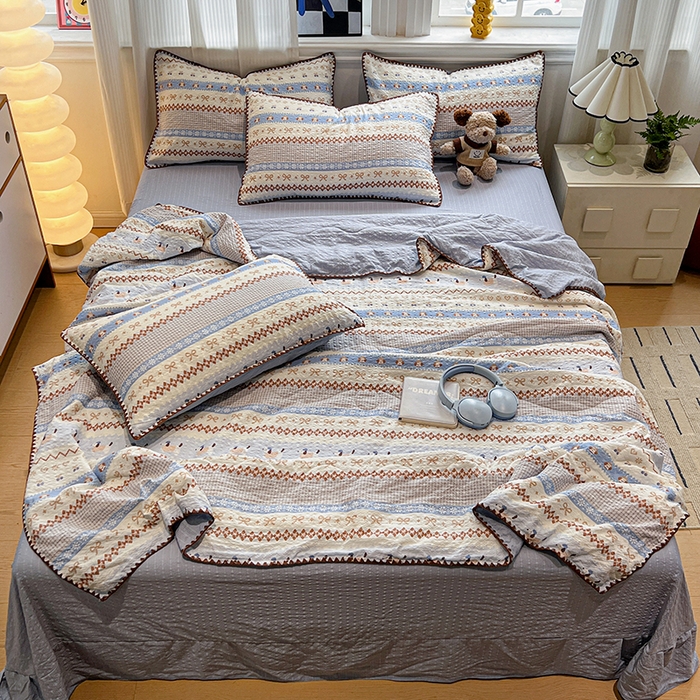 91家纺网 家纺一手货源 找家纺 一比一家纺 2026春夏新款三角针泡芙纱夏被夏凉被空调被四件套 三角针夏被-费尔岛蓝