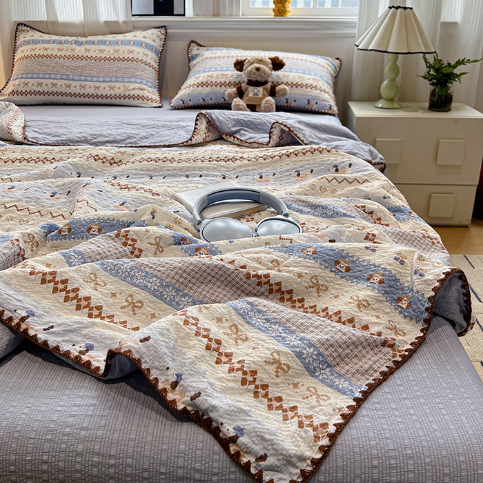 91家纺网 家纺一手货源 找家纺 一比一家纺 2026春夏新款三角针泡芙纱夏被夏凉被空调被四件套 三角针夏被-费尔岛蓝