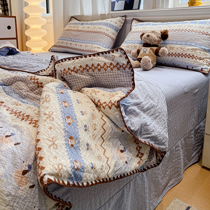 91家纺网 家纺一手货源 找家纺 一比一家纺 2026春夏新款三角针泡芙纱夏被夏凉被空调被四件套 三角针夏被-费尔岛蓝