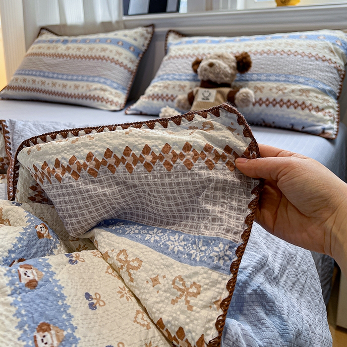 91家纺网 家纺一手货源 找家纺 一比一家纺 2026春夏新款三角针泡芙纱夏被夏凉被空调被四件套 三角针夏被-费尔岛蓝