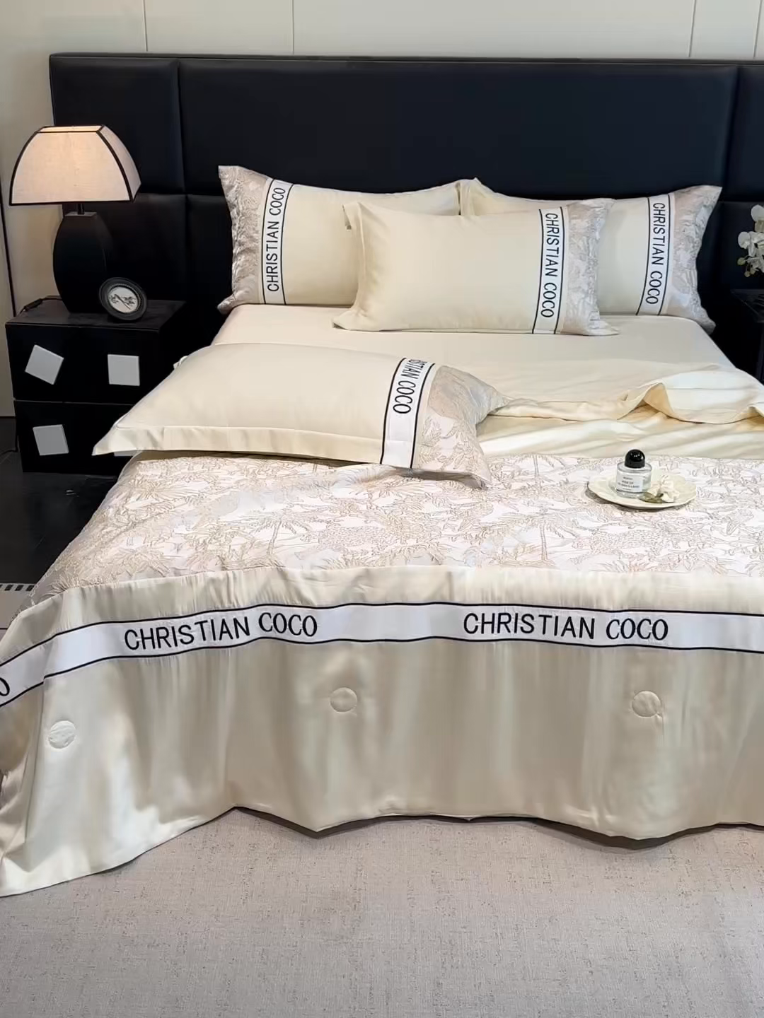 91家纺网 家纺一手货源 找家纺 苏源家居 2026新款轻奢水洗天丝刺绣拼接浮雕夏被夏凉被空调被四件套-梦境 梦境-奶白