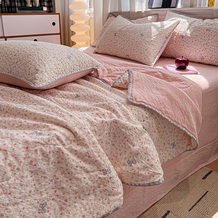 91家纺网 家纺一手货源 找家纺 一比一家纺 2026春夏新款三角针泡芙纱夏被夏凉被空调被四件套 三角针夏被-赫拉花园